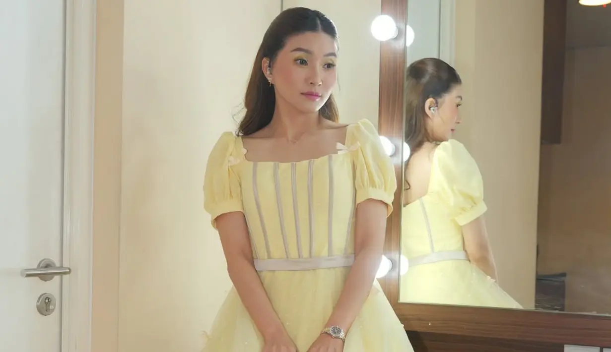 Sarwendah tampil cantik bak princess kenakan dress H-Line dengan rok tutu berwarna kuning pastel [@sarwenda29]