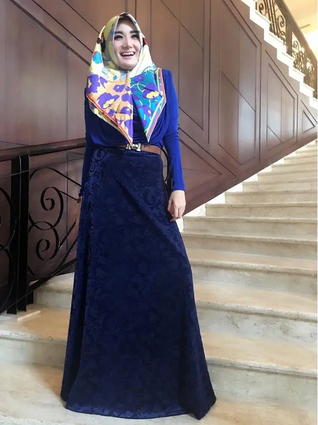 6 Potret Kiki Amalia Tampil dengan Hijab, Curi Perhatian