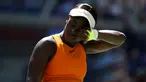 Petenis Amerika Serikat, Sloane Stephens bereaksi selama melawan Anastasija Sevastova dari Latvia pada perempat final AS Terbuka di New York, Selasa (4/9). Petenis ranking tiga dunia itu dipaksa bertekuk lutut 2-6 dan 3-6. (Al Bello/Getty Images/AFP)