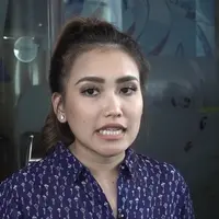 Zaskia Gotik baru saja tersandung masalah saat dirinya menghina lambang Negara, Pancasila di sebuah program televisi. Sebagai seorang sahabat, Ayu Ting Ting berharap masyarakat membukakan pintu maaf untuk Zaskia.