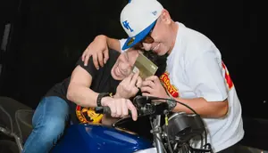 Potret Ariel NOAH Dapat Kado Motor Suzuki RGR dari Gading Marten & Sahabatnya
