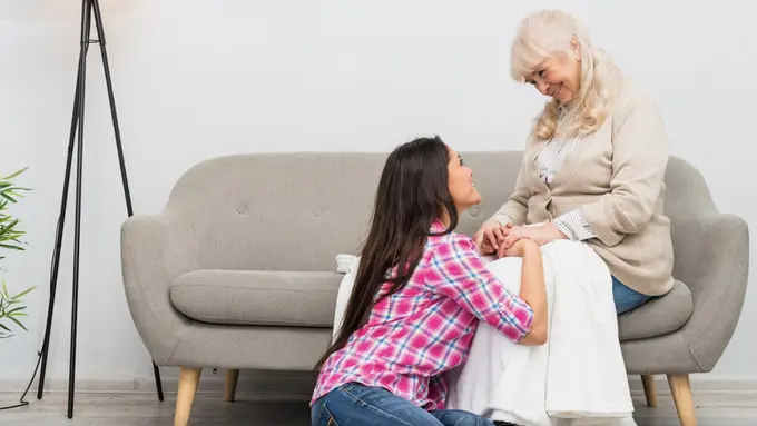 Salah satu tanda awal kesehatan mental yang menurun adalah perubahan suasana hati yang ekstrem.
