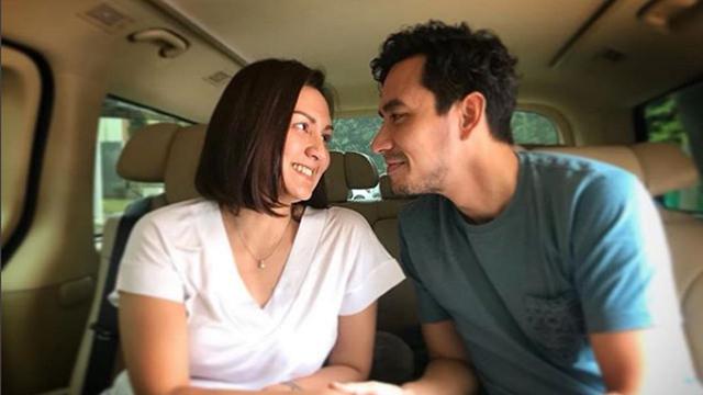 Demi Darius Sinathrya, Donna Agnesia Rela Naik Pohon Kelapa - ShowBiz