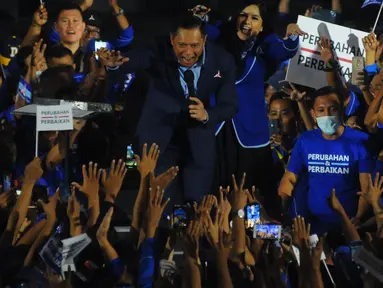 Ketua Umum Partai Demokrat Agus Harimurti Yudhoyono (AHY) menyampaikan pidato politiknya di Tennis Indoor Senayan, Jakarta, Selasa (14/3/2023). Dalam pidatonya AHY menyampaikan beberapa hal diantaranya ekonomi di Indonesia yang semakin sulit akibat tata kelola keuangan negara tidak dilakukan dengan baik serta isu penundaan pemilu 2024. (merdeka.com/Imam Buhori)