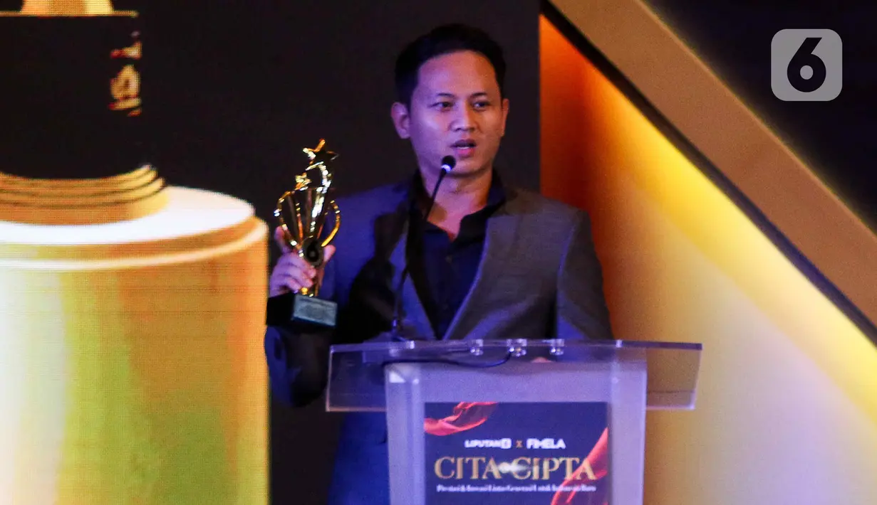 Bupati Kabupaten Trenggalek,  Mochamad Nur Arifin memberikan sambutan saat acara Anugerah Inspiratif Liputan6.com di hotel Shangri La, Jakarta, Rabu (31/7/2024). Bupati Kabupaten Trenggalek menerima  penghargaan Tokoh Inspiratif Penggerak Pelestarian Ekosistem Berkelanjutan. (Liputan6.com/Herman Zakharia)