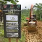 Prajurit TNI Angkatan Darat saat mengerjakan pembukaan akses jalan bagi Desa Binusan Dalam, Nunukan, Kalimantan Utara. (foto: istimewa)