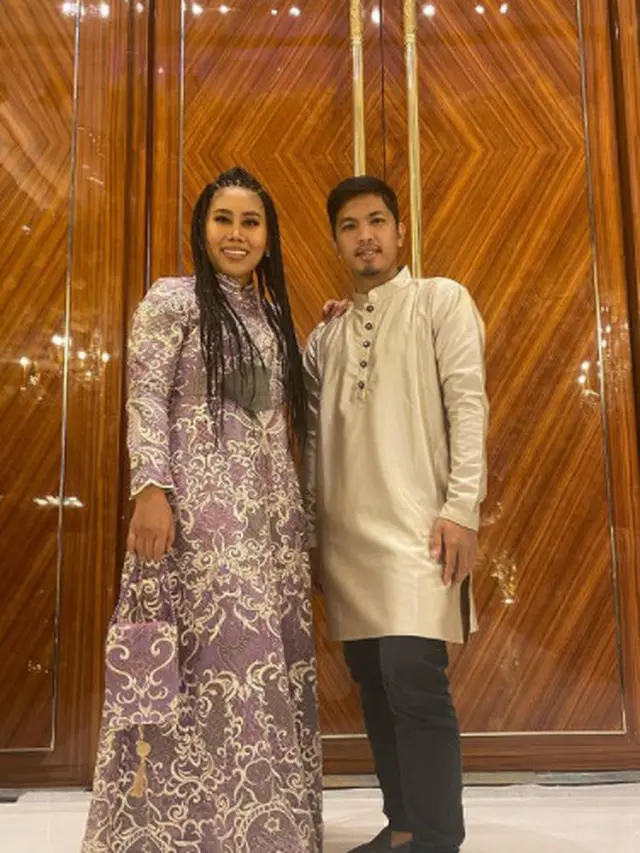 6 Potret Evi Masamba dengan Gaya Rambut Cornrow, Bikin Pangling