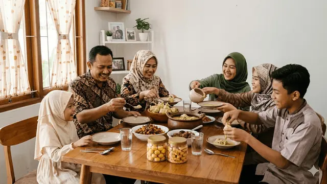 Ide Pose Foto Keluarga Saat Lebaran