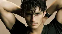 Sejak Main Teater, Orlando Bloom Suka Cium Wanita Lain?