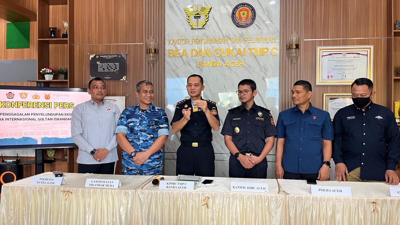 Bea Cukai Tangkap Penyelundup 527 Gram Emas ke Malaysia