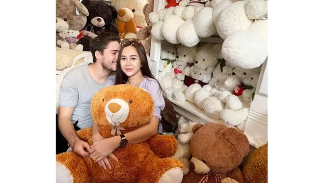 6 Potret Mesra Aura Kasih dan Eryck Amaral, Tampak Serasi di Berbagai Kesempatan