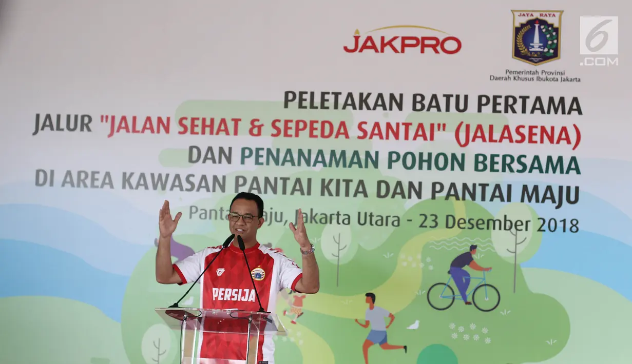 Gubernur  Anies Baswedan memberi sambutan pada peletakan batu pertama jalur Jalan Sehat dan Sepeda Santai (Jalasena) di kawasan Pantai Kita dan Pantai Maju, Minggu (23/12). Fasilitas publik ini nantinya bisa dinikmati warga. (Liputan6.com/Herman Zakharia)