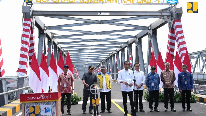 Presiden Jokowi Widodo (Jokowi) meresmikan Duplikasi Jembatan Kapuas I yang berada di Pontianak, Kalimantan Barat,