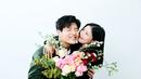Suasana segar dan muda yang digambarkan melalui pose penuh kasih sayang dan karangan bunga yang semarak di musim semi. (Foto: Twitter/ mindmark_movie)