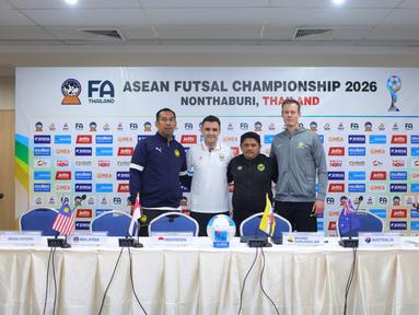 Perwakilan pelatih yang ditergabung dalam Grup B ASEAN Futsal Championship 2026 yakni, Australia, Malaysia, dan Brunei Darussalam, melakukan konferensi pers menjelang laga perdana di Nonthaburi, Thailand pada Minggu (5/4/2026). (Dok. Federasi Futsal Indonesia)
