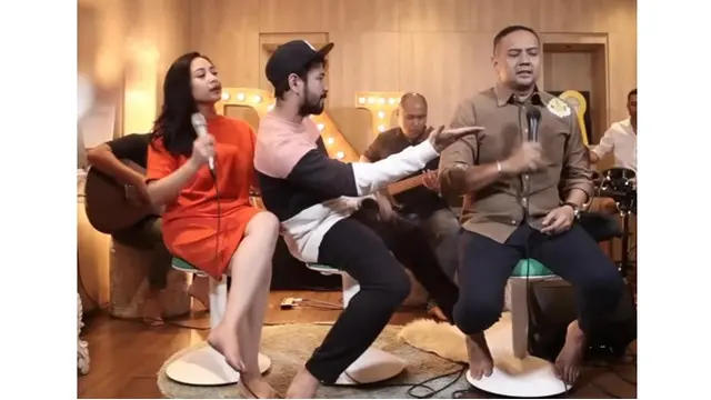 7 Potret Kenangan Artis Bersama Lucky Widja Vokalis Element Sebelum Meninggal