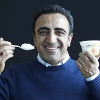 Ingin sejahterakan 2000 karyawannya, Hamdi Ulukaya pun tak segan memberikan 10% saham industri yogurt miliknya.