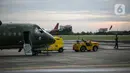 Pesawat TNI AU siap untuk diberangkatkan mencari pesawat Sriwijaya Air SJ 182 di Lanud Halim Perdanakusuma, Jakarta, Minggu (10/1/2021). TNI AU memberangkatkan tiga alutsista untuk mencari Sriwijaya Air SJ 182 yang hilang kontak di sekitaran perairan Kepulauan Seribu. (Liputan6.com/Faizal Fanani)