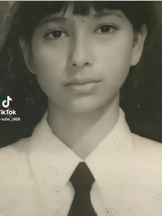 Potret jadul Ayu Azhari (Instagram/ayukhadijahazhari)