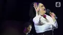Lagu-lagu yang dibawakan Vina Panduwinata sukses membuat penonton Festival Musik PestaPora 2024 bernostalgia. (Liputan6.com/Herman Zakharia)