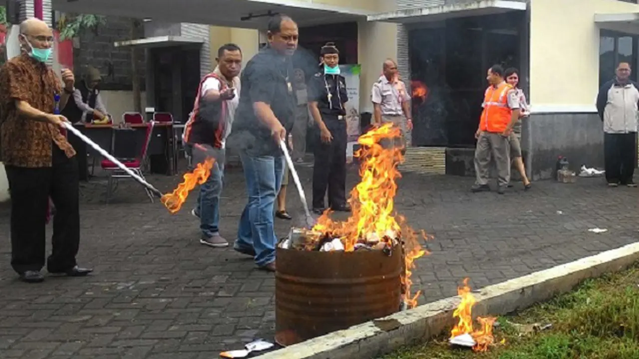 Ratusan Bibit Tanaman yang Dipesan Online Dimusnahkan