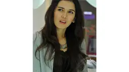 Wanita 27 tahun ini hanya menggunakan make up sewajarnya sesuai kebutuhan. (Liputan6.com/Andrian M Tunay )
