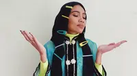 Gaya hijab Yuna Zara'ai. (dok. instagram @yuna/https://www.instagram.com/p/BzB6snYBtnv//Tri Ayu Lutfiani