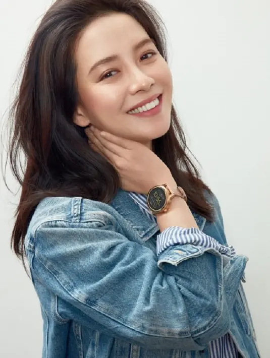 Akan tetapi hal tersebut berbanding terbalik di kehidupan nyata, ia tak menggunakan sosial media untuk alat komunikasi dengan penggemarnya. (Foto: Soompi.com)