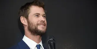 Dunia baru tengah  dijajal oleh salah satu aktor Hollywood, Chris Hemsworth. Selain berkelut dunia akting, Chris Hemsworth baru saja mencoba dunia balap. Namun sayangnya, kejadian tak mengenakan datang padanya. (AFP/JAMIE MCCARTHY)