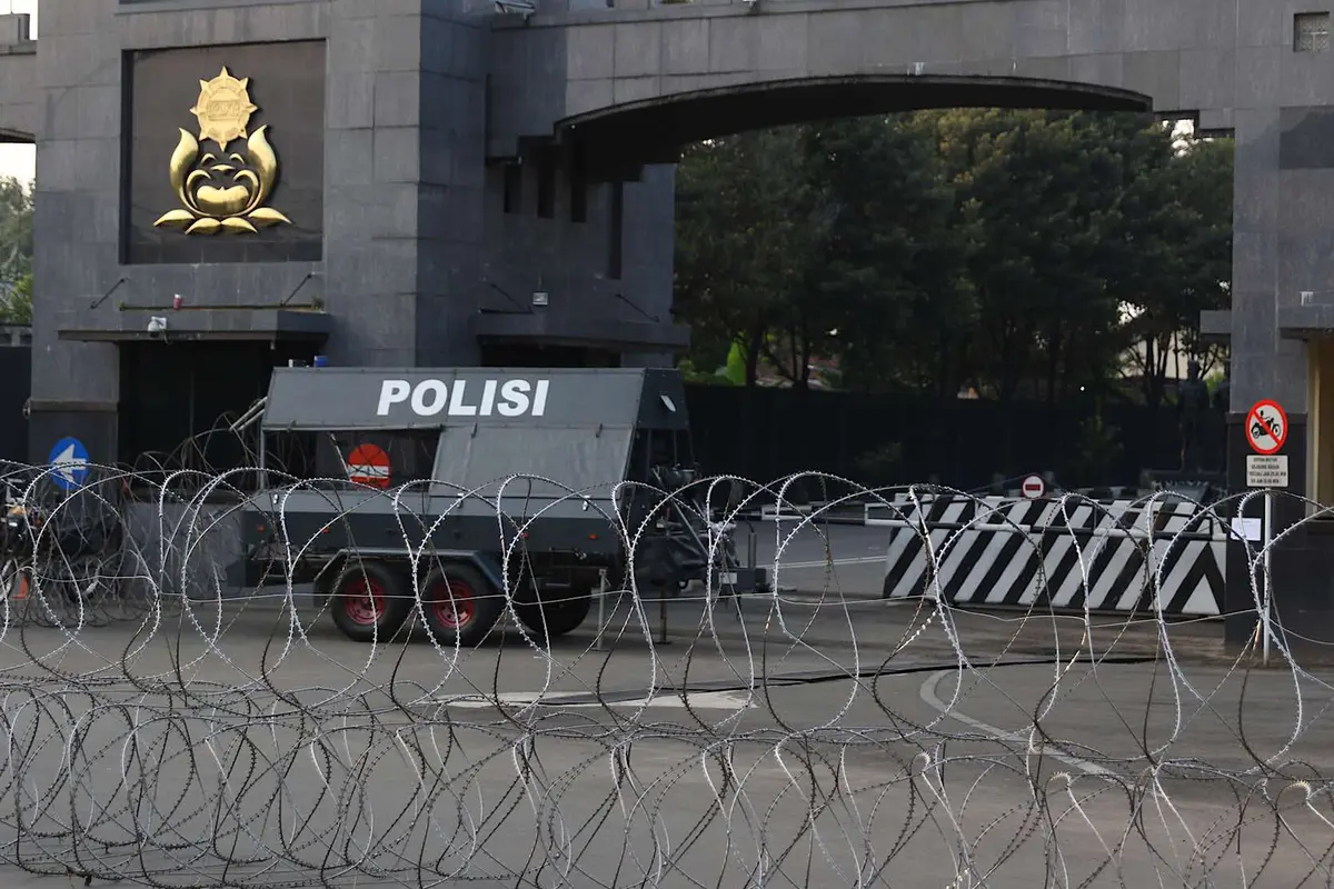 Tingkatkan Keamanan, Kawat Berduri Kelilingi Gerbang Mako Brimob Kelapa Dua