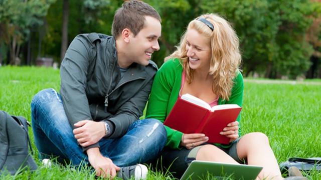 Yang Bikin Pria Sangat Tertarik dengan Wanita - Health Liputan6.com
