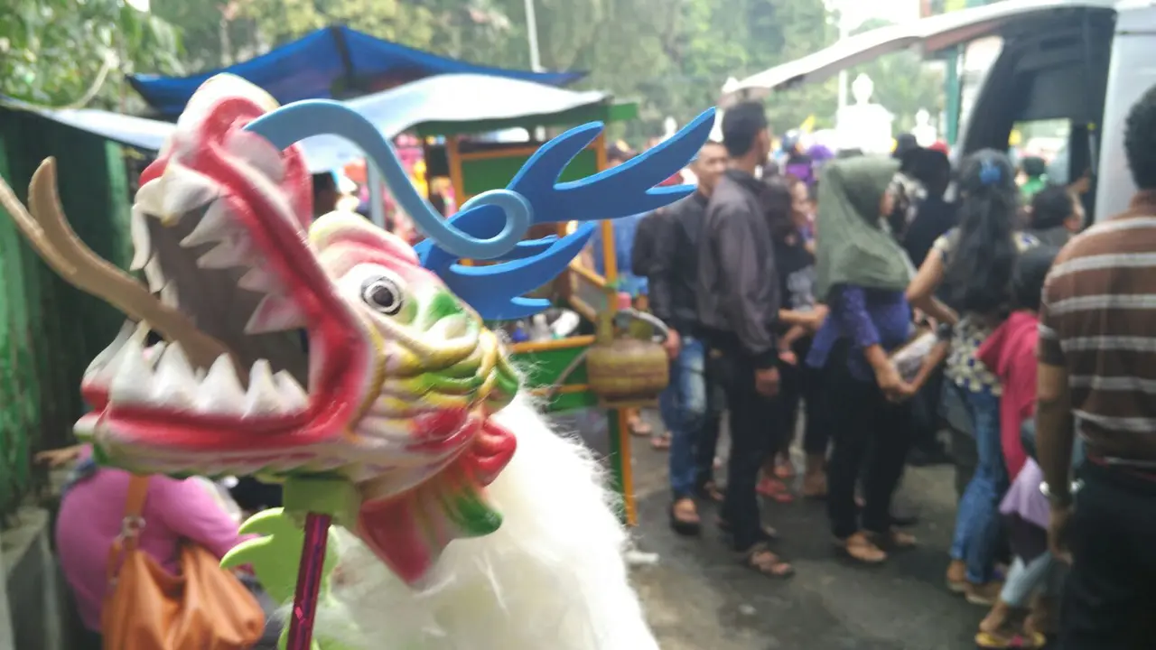 Pesta Cap go Meh Datangkan Rezeki bagi Pedagang Mainan