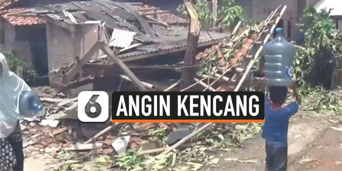 VIDEO: Detik-detik Angin Kencang Menerjang Permukiman Penduduk