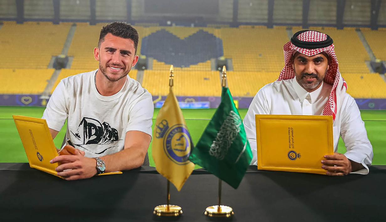 Aymeric Laporte didatangkan Manchester City dari klub Liga Spanyol, Athletic Bilbao pada tengah musim 2017/2018. Setelah 6,5 musim membela Man City, pada awal musim 2023/2024 ia memutuskan hijrah ke klub Arab Saudi, Al-Nassr dengan nilai transfer 27,5 juta euro dengan durasi kontrak selama tiga tahun hingga 30 Juni 2026. (twitter.com/alnassrfc)