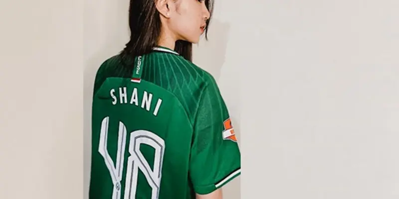 OOTD Shani JKT48 Saat Pakai Kaus Hijau, Simpel Tapi Menawan