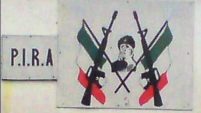 Mural logo Provisional IRA di Irlandia (Wikimedia / Public Domain)