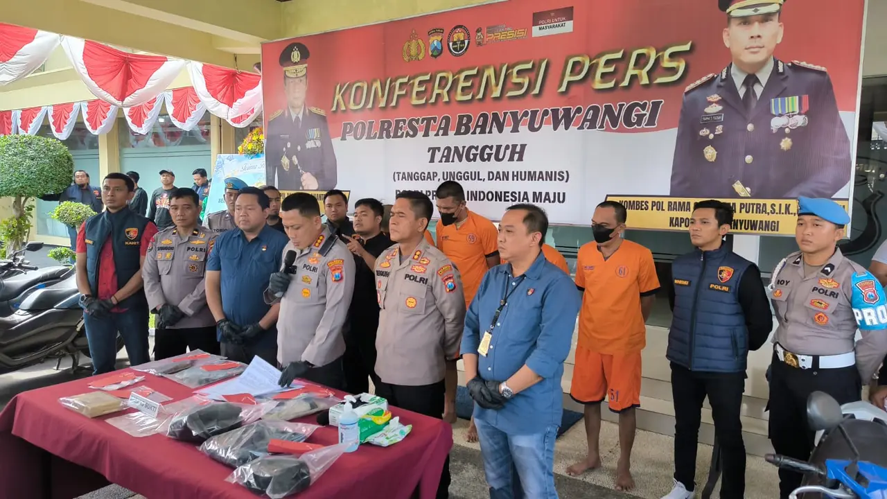 Para pelaku curanmor dihadirkan dalam  konferensi Pers di Mapolresta Banyuwangi
