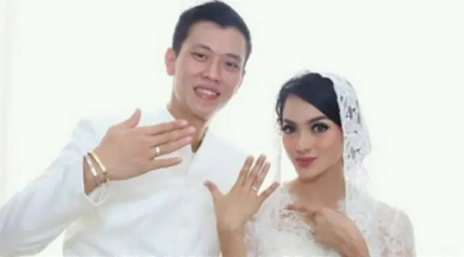 Ririn Ekawati dan suami Fery Wijaya. (foto: instagram.com/pipiembul)