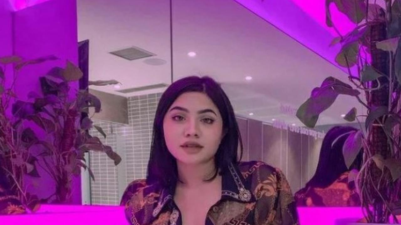 Dea Onlyfans atau dikenal Gresaids (https://www.instagram.com/p/CbZ4_xhv__t/)