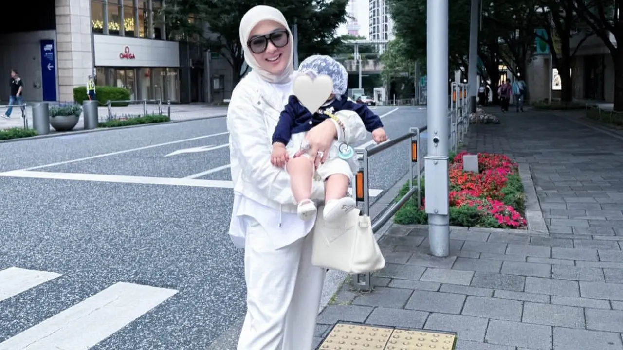 Syahrini saat Idul Adha di Jepang
