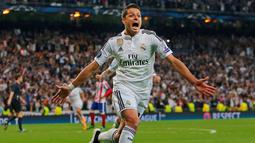 Chicharito meluapkan kegembiraan usai membobol gawang Los Rojiblancos. Bagi pemain pinjaman Manchester United tersebut, ini adalah golnya yang perdana di Liga Champions musim ini. (AP Photo/Paul White)