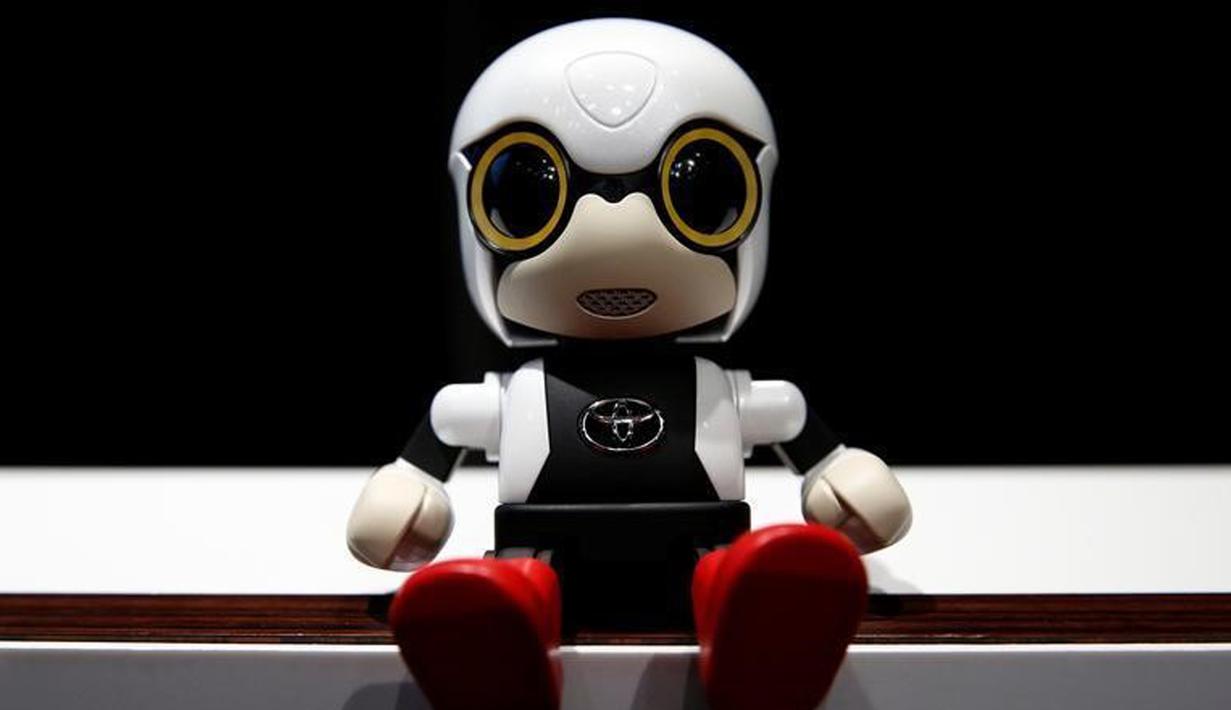 Robot Mini Kirobo keluaran Toyota Motor Corp saat konferensi pers di Tokyo, Jepang, 27 September 2016. Kirobo Mini, merupakan robot seukuran genggaman tangan manusia ini dibuat untuk menemani anak bayi bermain. (REUTERS/Kim Kyung-Hoon)