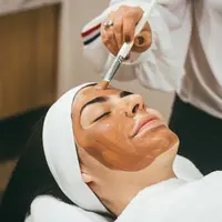 Penasaran apa saja efek samping facial wajah yang jarang diketahui? Simak selengkapnya berikut ini.