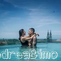 Kemesraan dan keharmonisan rumah tangga pasangan Andrea Dian dan Ganindra Bimo sering dibagikan ke media sosial. Kemesraan pasangan ini sering membuat iri para pengikutnya. (Instagram/andreadianbimo)