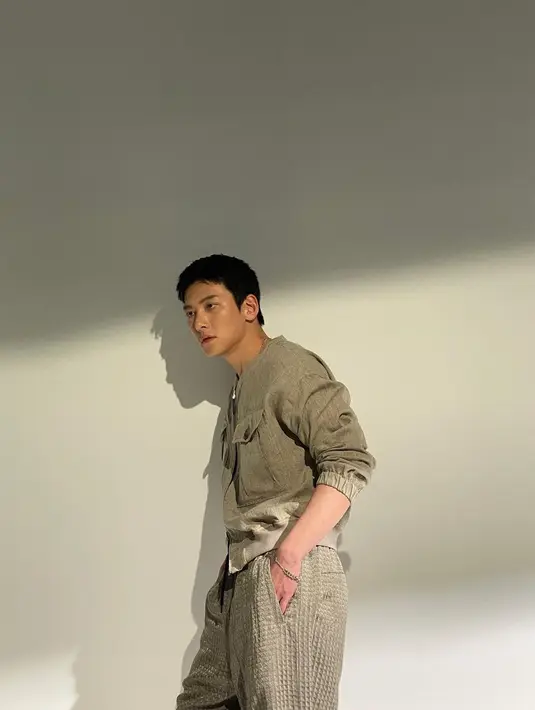Pada bulan Agustus 2020, Ji Chang Wook pun masuk dalam Top 30 pemeringkatan Reputasi Aktor Drama. (FOTO: https://www.instagram.com/jichangwook/)