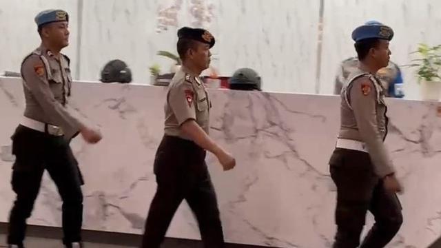 Bripka Rohmad, sopir mobil rantis Brimob yang melindas pengemudi ojek online (pengemudi ojol) Affan Kurniawan hingga tewas menjalani sidang kode etik.