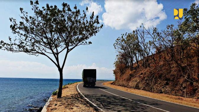 Kementerian PUPR rapihkan jalan di Sumbawa (Foto: Dok Kementerian PUPR)