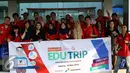 Peserta Citizen Jurnalism dari berbagai kampus berpose bersama di kantor Pertamina, Jakarta, Kamis (19/5). Edutrip CJ yang diadakan Liputan6.com bertujuan menambah wawasan peserta dalam pengelolaan hasil bumi Indonesia. (Liputan6.com/Helmi Afandi) 