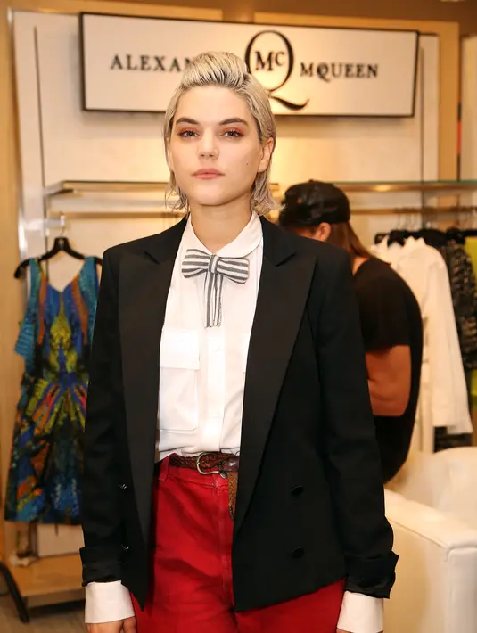 Usai mengakhiri hubungannya dengan biduan asal Prancis, Soko, Kristen Stewart kembali jatuh pada pelukan Alicia Cargile. (AFP/Bintang.com)