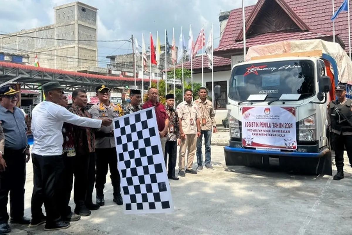 Pelepasan mobil pengangkut logistik Pemilu 2024 di Kabupaten Rokan Hulu.